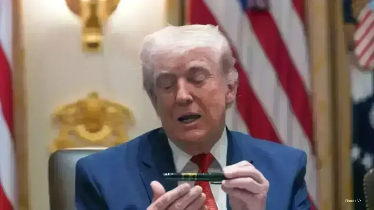 Trump Initiates Iran Dialogue as Strait of Hormuz Tensions Escalate