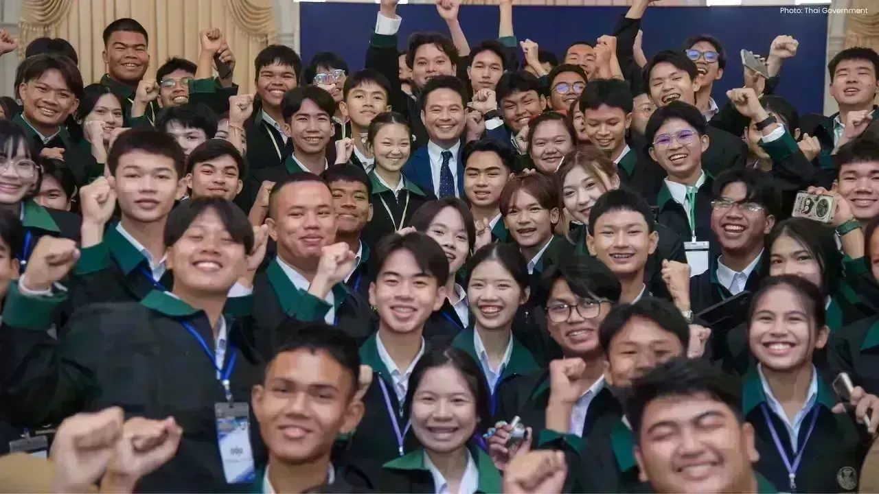 Minister Paradorn Engages with Young Democracy Leaders in Thailand