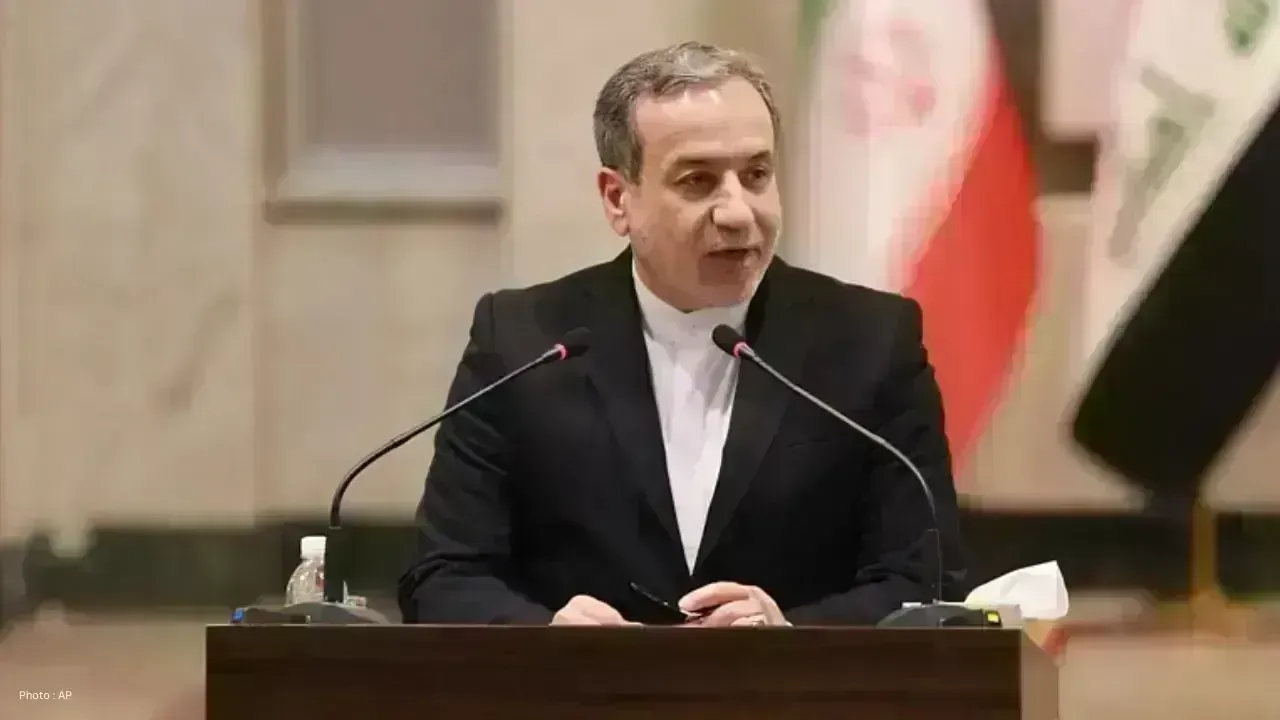 Iran's Foreign Minister Heads to Moscow Following Pakistan Discussions