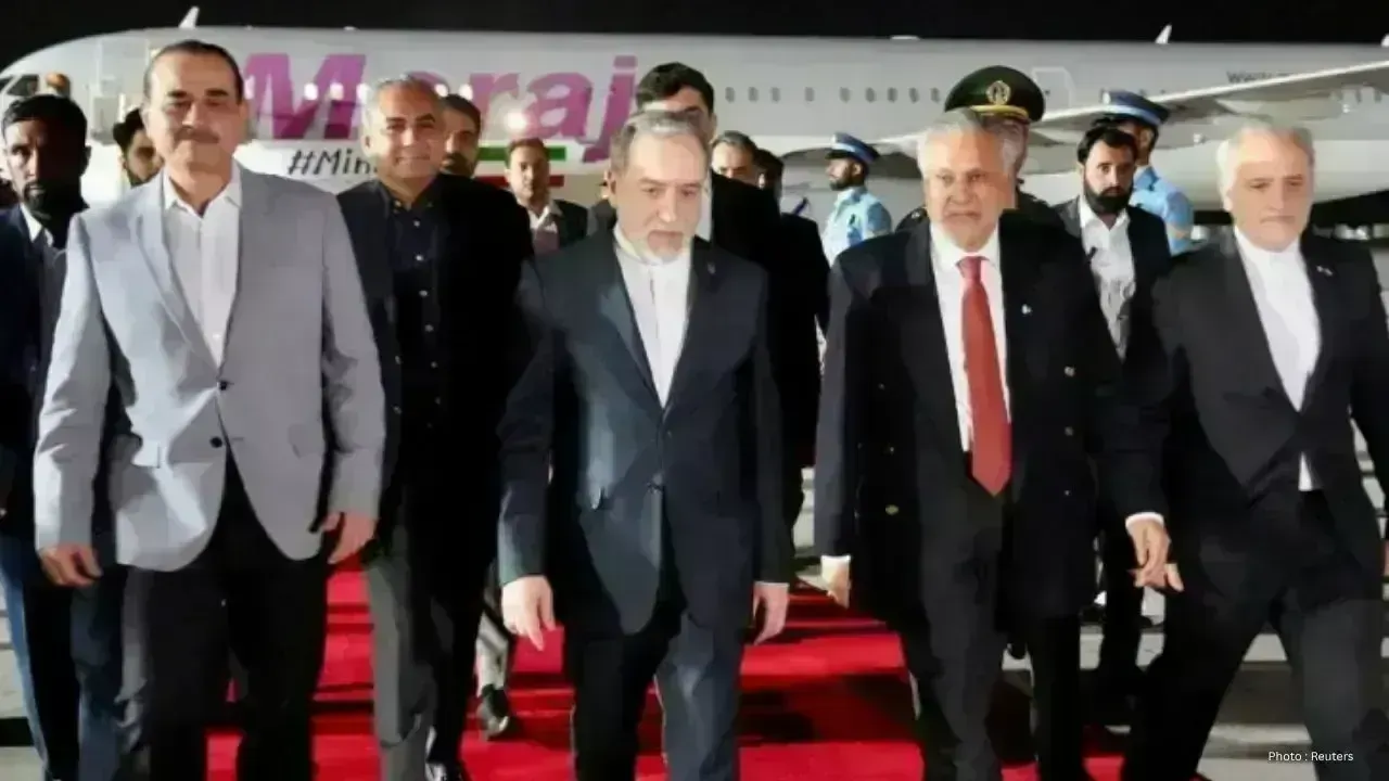 Iran's Top Diplomat Heads to Russia Following Talks in Pakistan