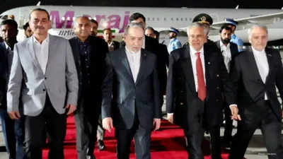 Iran's Top Diplomat Heads to Russia Following Talks in Pakistan