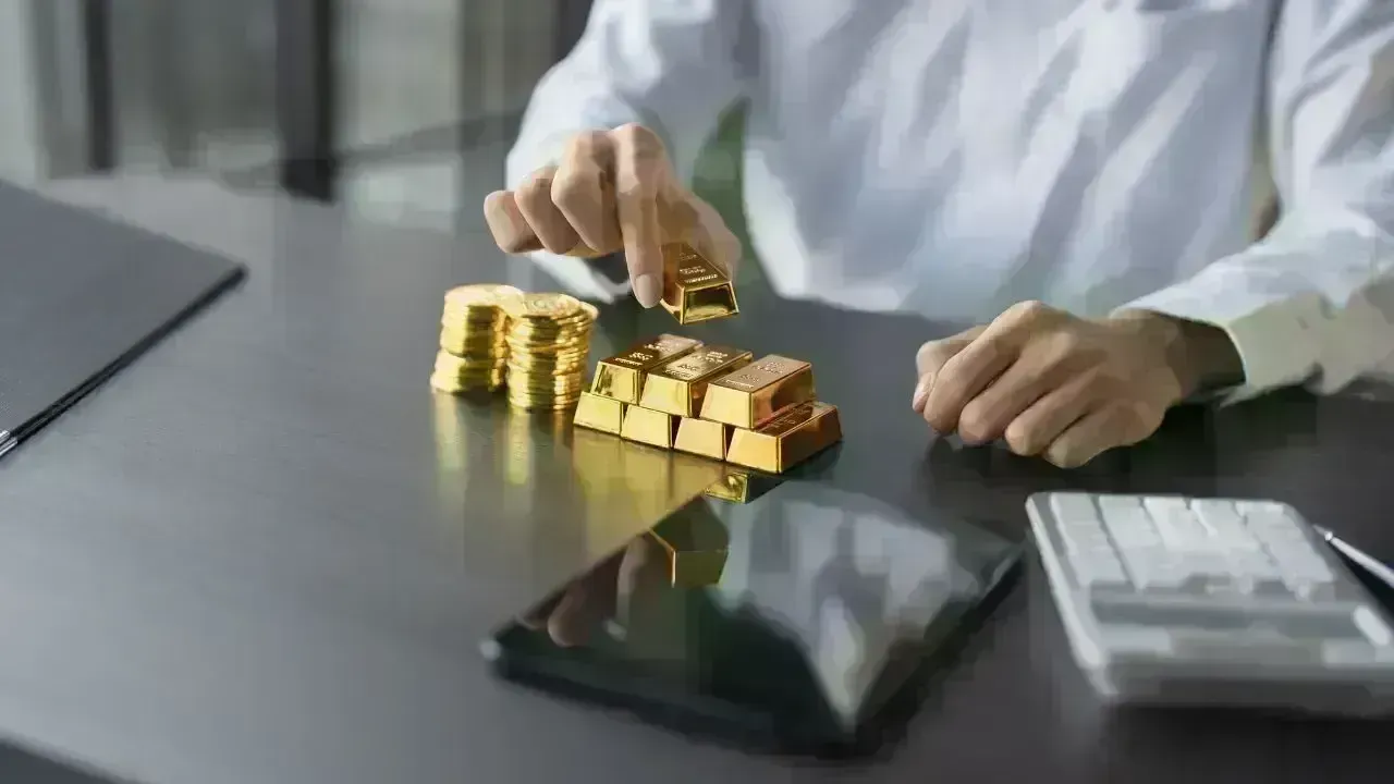 Steady Decline in Dubai Gold Prices Amid Global Market Pressures
