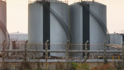 Karachi's Gas Shortage Triggers Hazardous Storage Practices