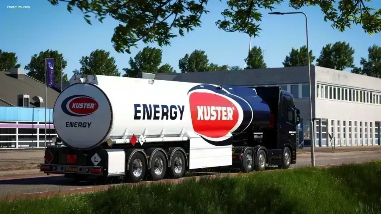 Bursa Malaysia Faces Pressure Amid Global Tensions