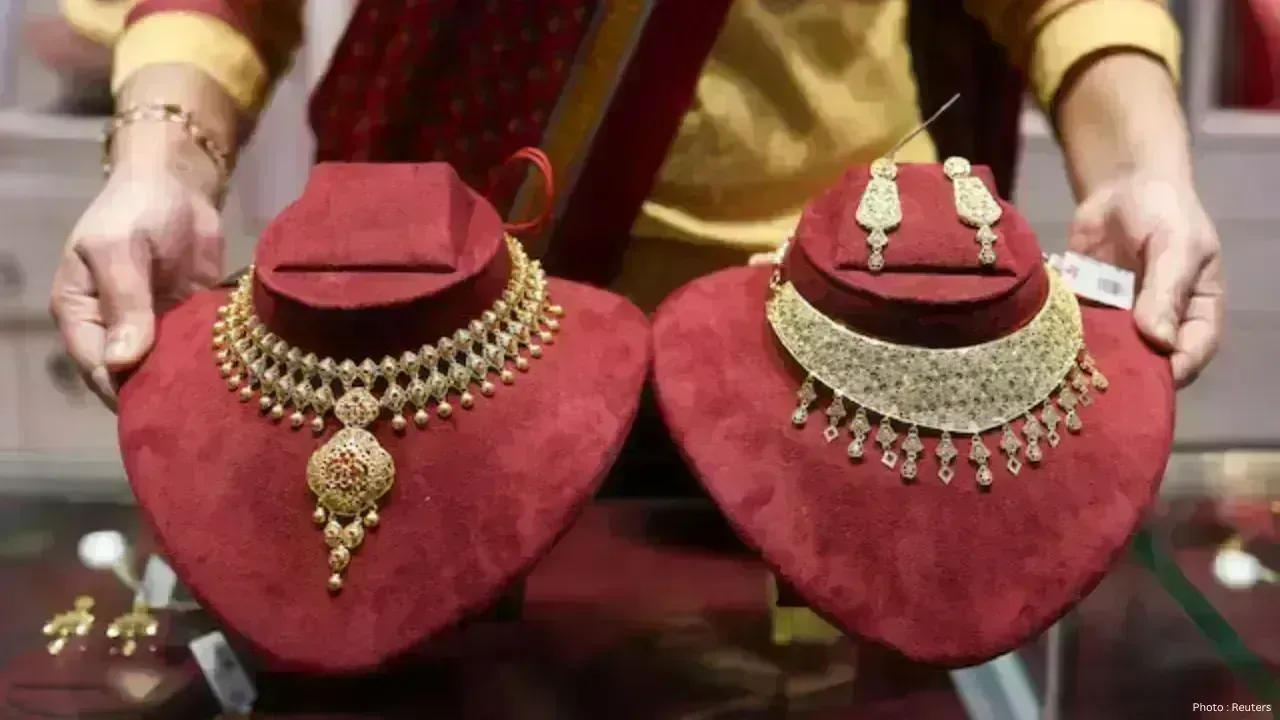 Gold Prices Recover from Monthly Low but Inflation Fears Limit Gains