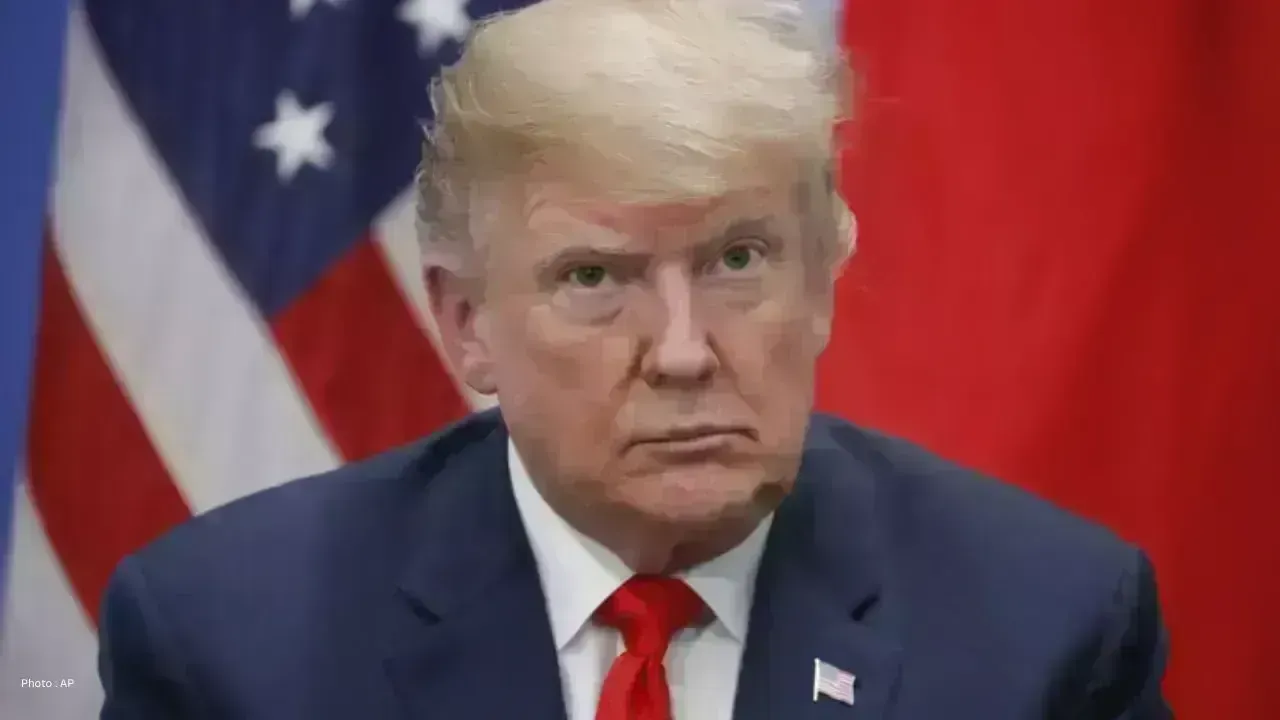 Trump Engages Oil Executives Amid Iran's Port Blockade and Rising Fuel Prices