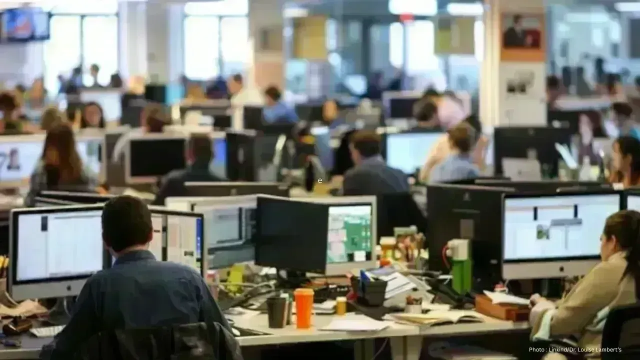 Public Sector Executives Resume Full-Time Office Roles