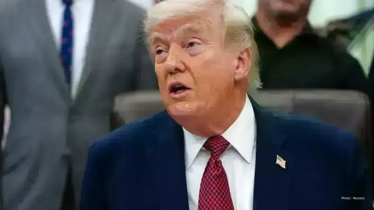 Trump Issues Warning of Possible Strikes on Iran During Proposal Review