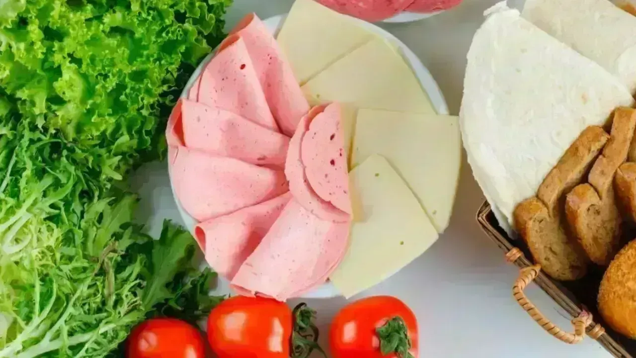 Protein Foods to Avoid During Fat Loss: Hidden Diet Mistakes That Slow Weight Loss