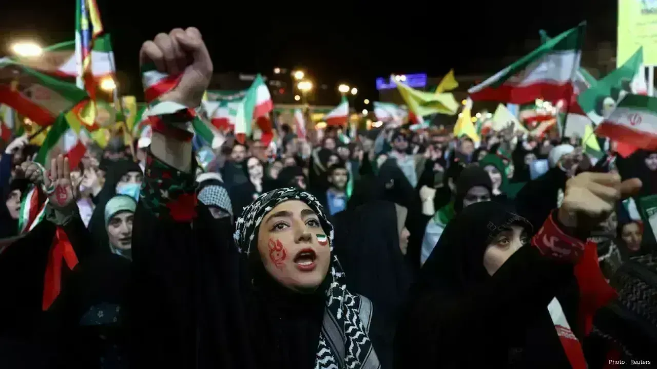 Trump Pushes for Quick End to Iran War as Tehran Reviews US Peace Proposal