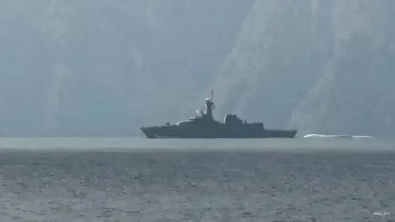 U.S. Naval Forces Thwart Iranian Assaults on Ships in Hormuz Strait