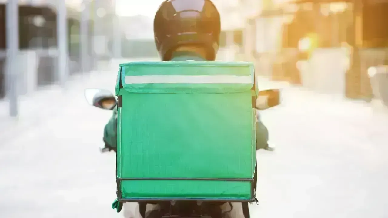 Abu Dhabi Implements Delivery Motorcycle Restrictions on Fast Roads