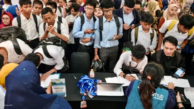 Indonesia's Job Landscape Shifts Amid Informal Sector …
