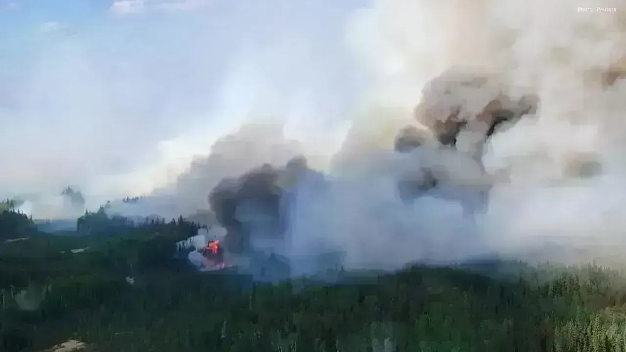 Wildfire Near Sundre Spurs Evacuation Alert in Alberta