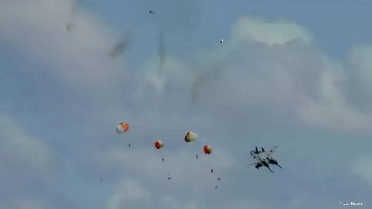 Two U.S. Navy Jets Collide During Air Show, Crew Members Escape Unhurt