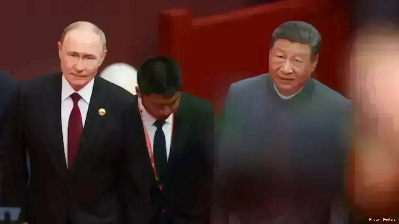 Xi Hosts Putin as China Projects Stability After Trump Visit