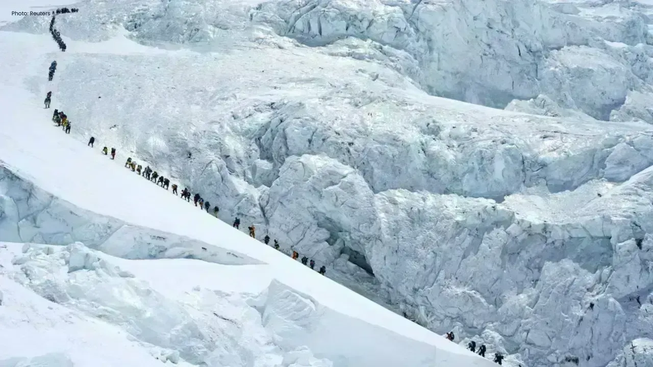 Historic Summit Day on Everest Draws Record 274 Climbers