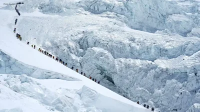 Historic Summit Day on Everest Draws Record 274 Climbe…