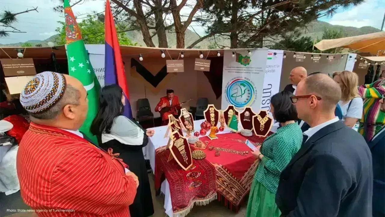 Turkmen Artists Dazzle at International Crafts Festival