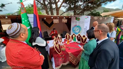 Turkmen Artists Dazzle at International Crafts Festival