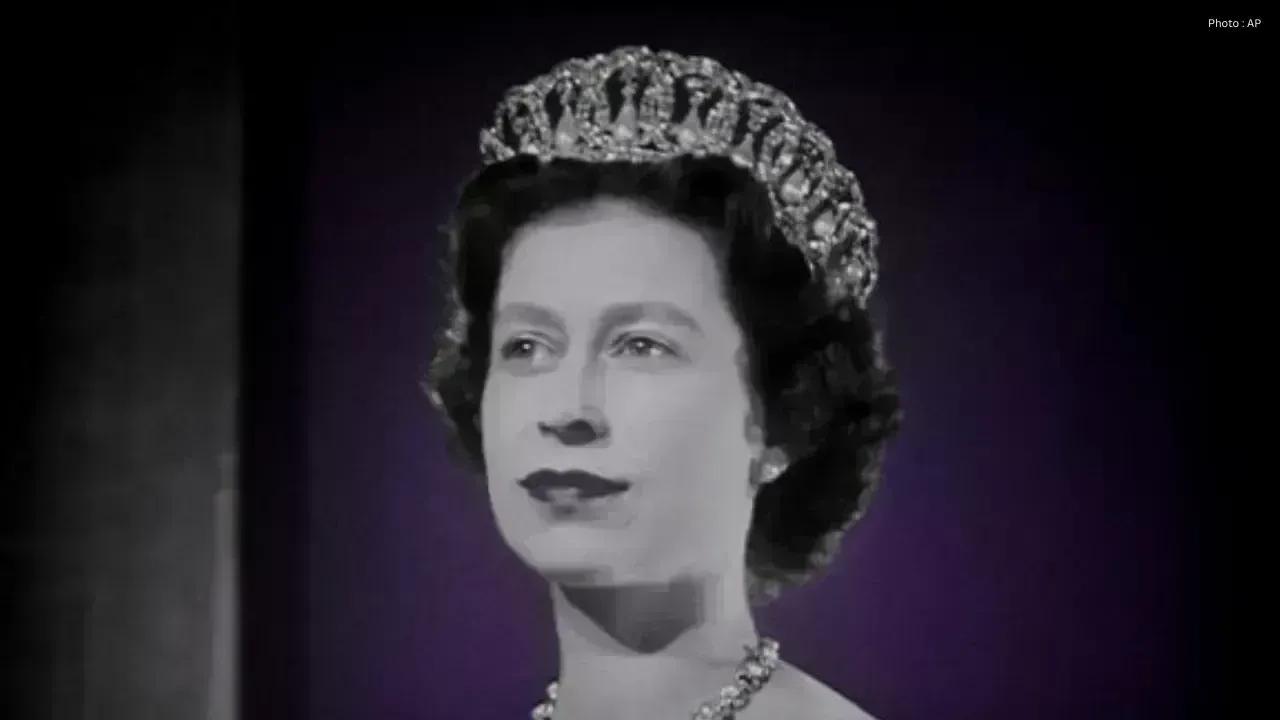 Queen Elizabeth II's Iconic Gown from Indian Tour Featured in Royal Exhibition