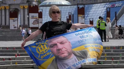 Ukrainian Students Return to Dorms Near War Zone