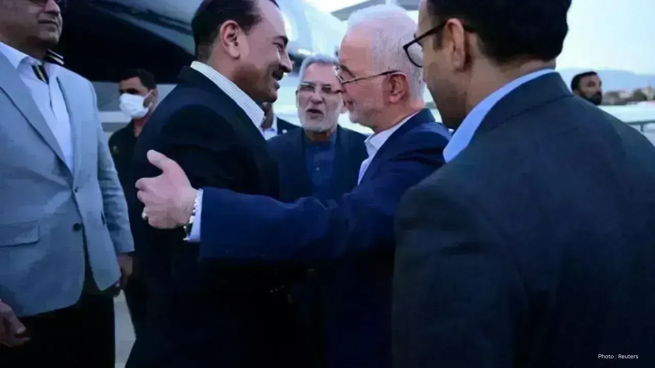Asim Munir Engages with Iranian Foreign Minister Amid Increased US-Iran Tensions