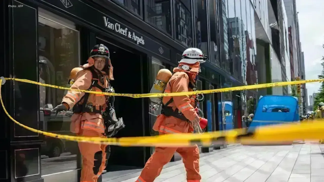 Emergency Response Shakes Tokyo Mall as 19 Hospitalized Due to Strong Odor