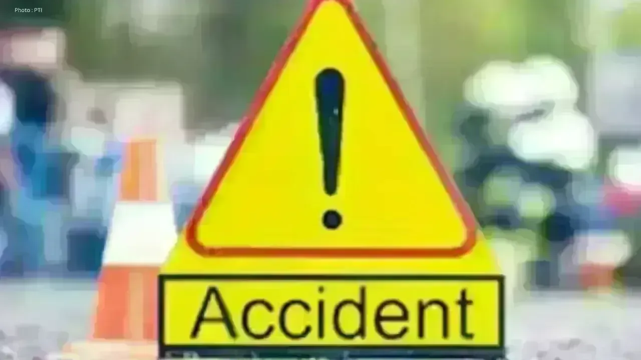 Tragic Road Accidents Claim 32 Lives in Pakistan and Bangladesh