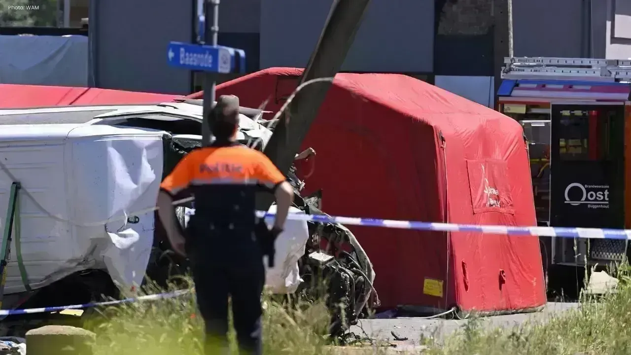 Tragic Collision in Buggenhout: Train Strikes School Minibus, Resulting in Four Fatalities