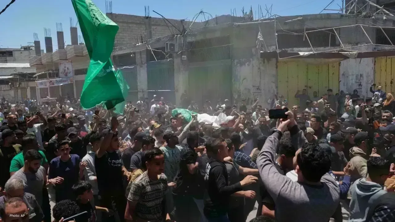 Tragic Strikes in Gaza Claim 10 Lives During Eid Celebrations