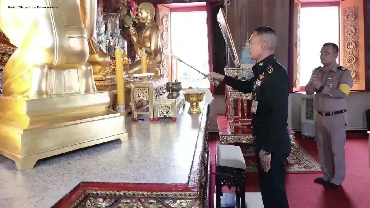 Thailand's Defence Ministry Honors Visakha Bucha Day