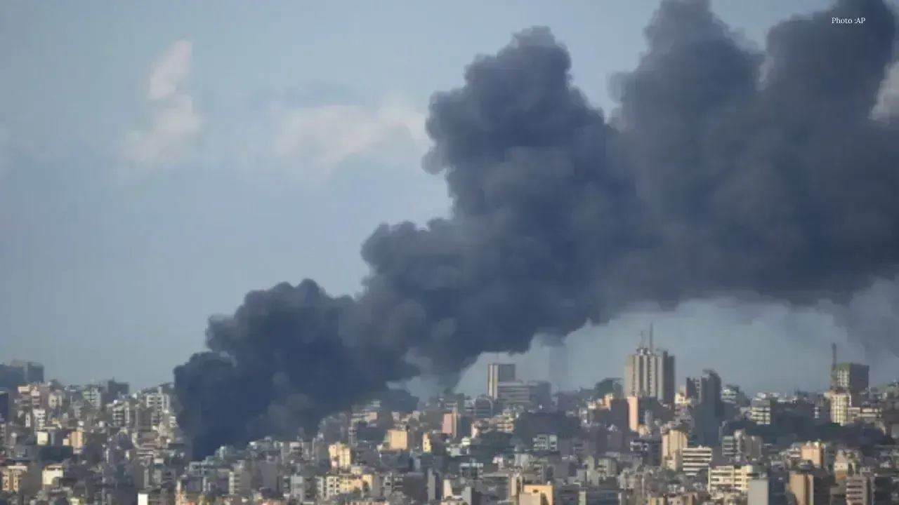 Israeli Airstrikes Escalate in Southern Lebanon Amid Ceasefire Efforts