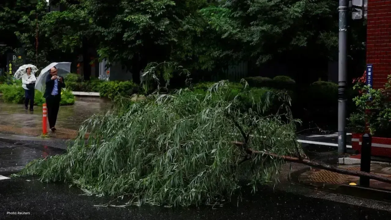 Jangmi Storm Strikes Japan, Leaving Thousands Without Power