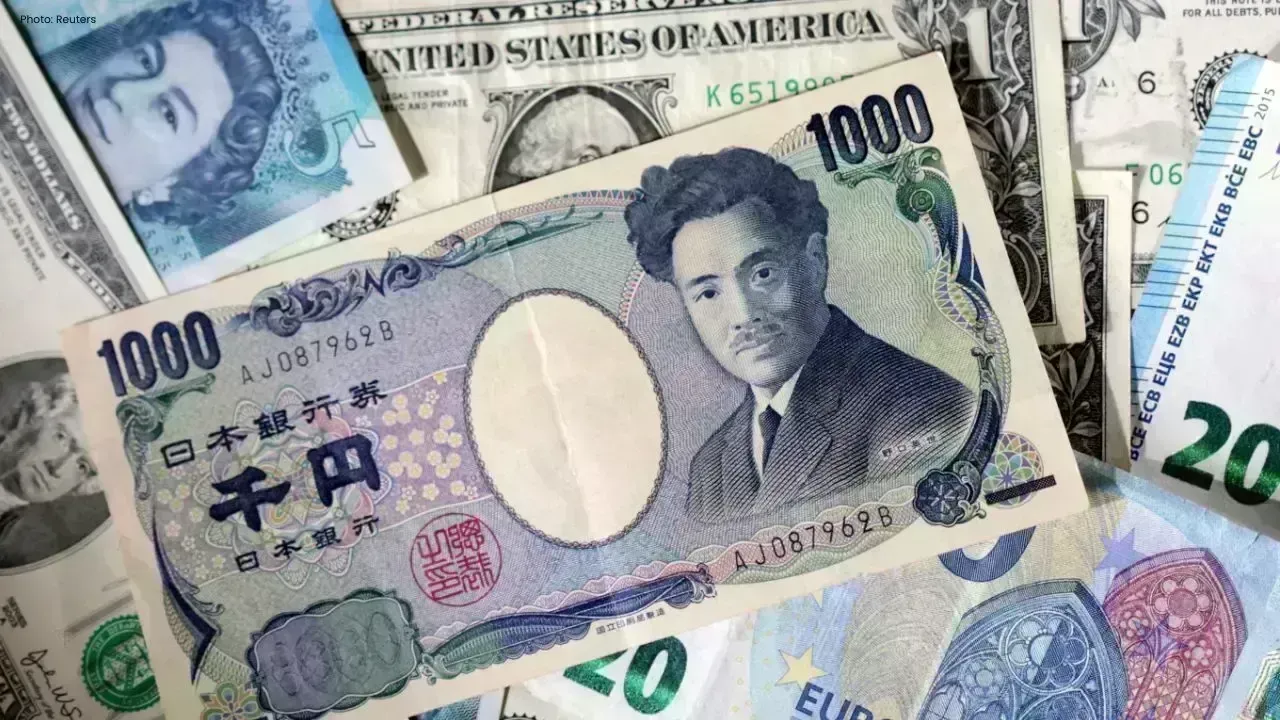Yen Stays Close to 160 as Dollar Rises Amid Gulf Unrest