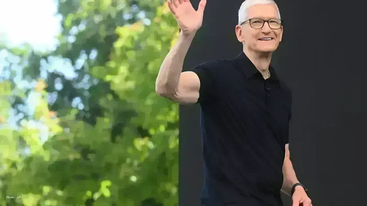 Apple Launches Next-Gen Siri AI as Tim Cook Says Goodbye